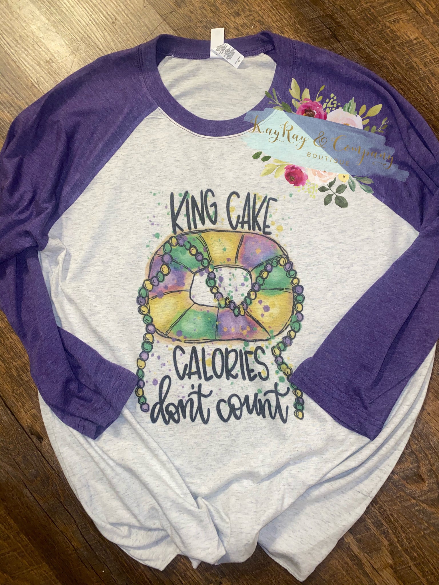 King cake calories don’t count Mardi Gras Raglan T-shirt